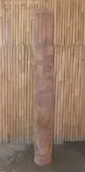 Tiki-Statue mit Polynesien-Stil. Hergestellt aus Kokosnusspalme mit der Größe von 200cm und dem Durchmesser von ca. 18-28cm. Modell 3 - Zunge ausgestreckt 